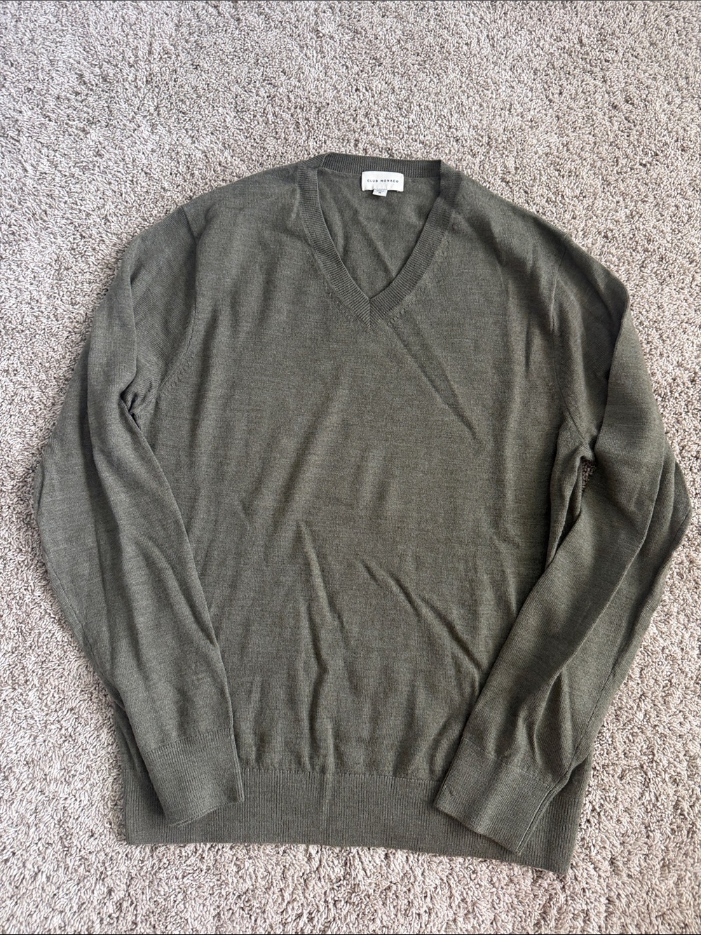 Club Monaco Wool Men's V-Neck Sweater in Olive Green